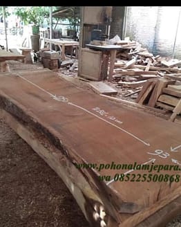 papan kayu lebar