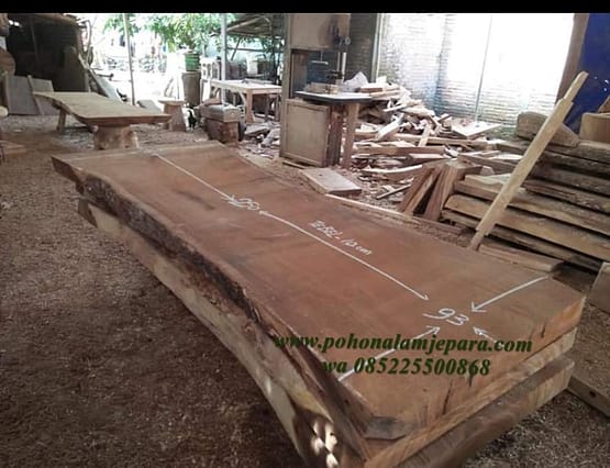 papan kayu lebar